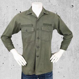 1970s US Army OG-507 Cotton Blend Button Up Fatigue Shirt Vietnam Era Small
